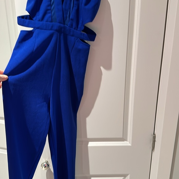 Blue fitted romper with cut out details - Picture 2 of 5